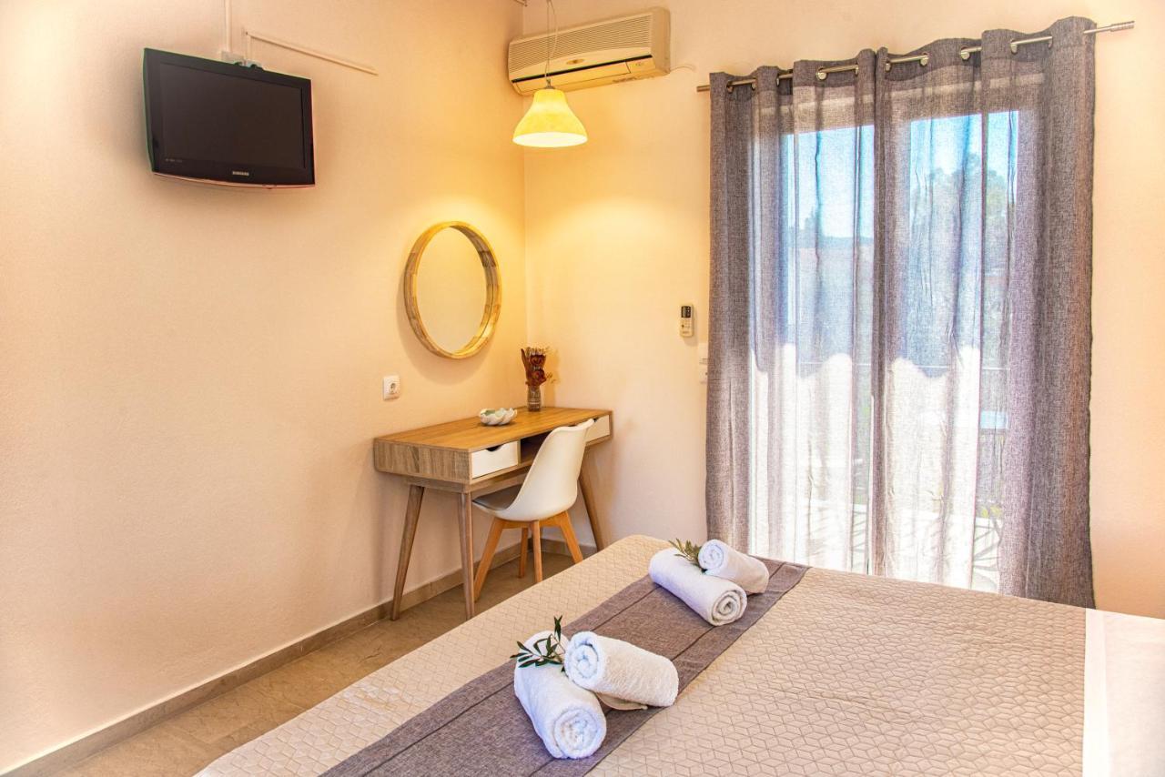 Costas Apartments Meszongí Kültér fotó
