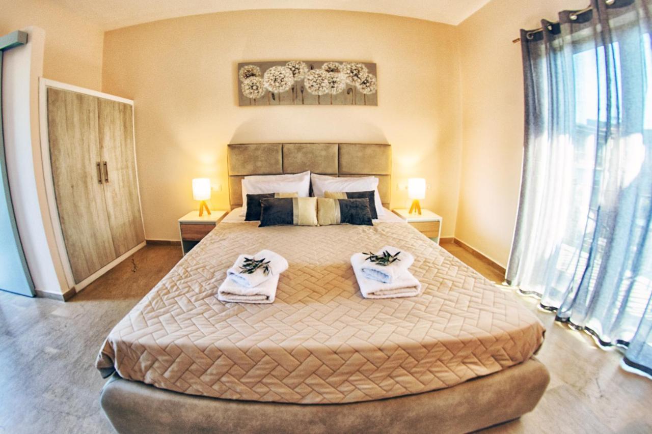 Costas Apartments Meszongí Kültér fotó