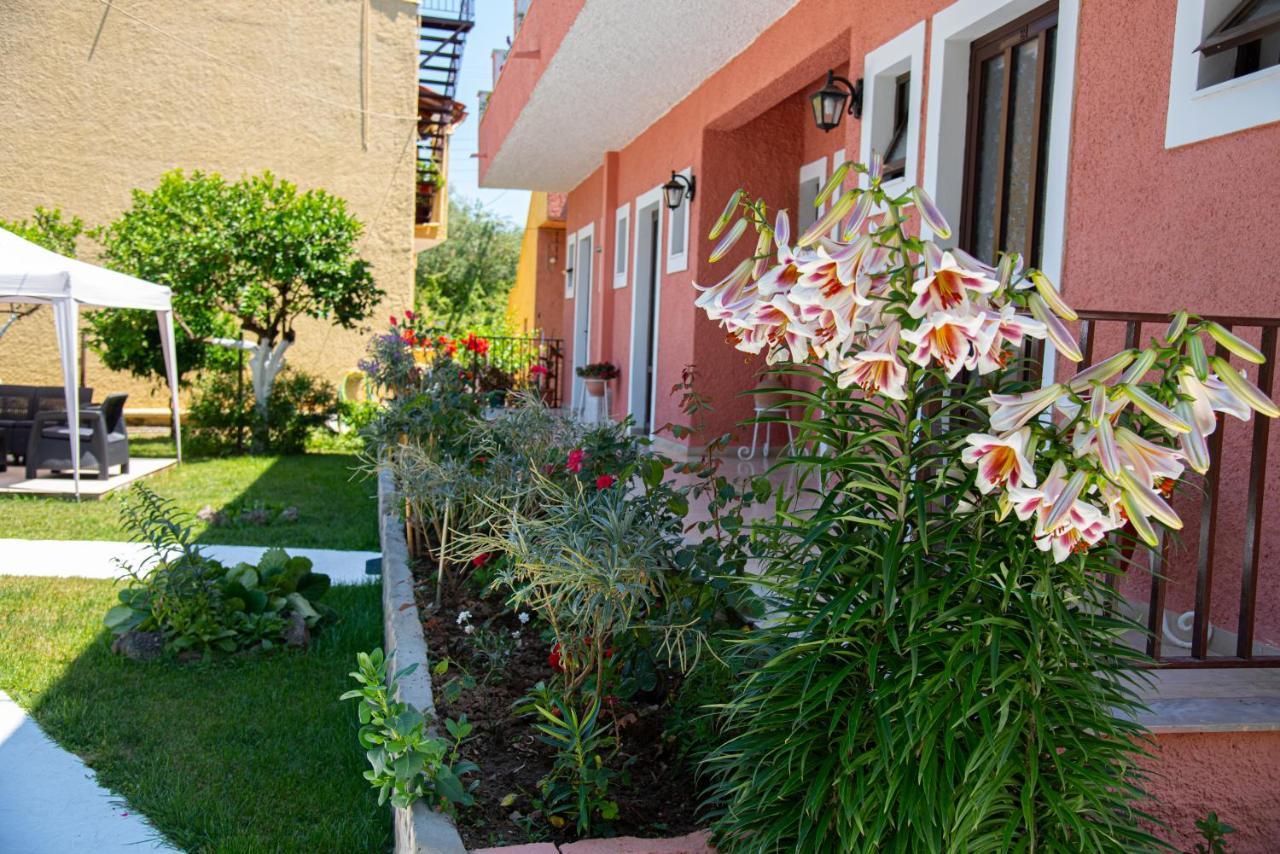 Costas Apartments Meszongí Kültér fotó