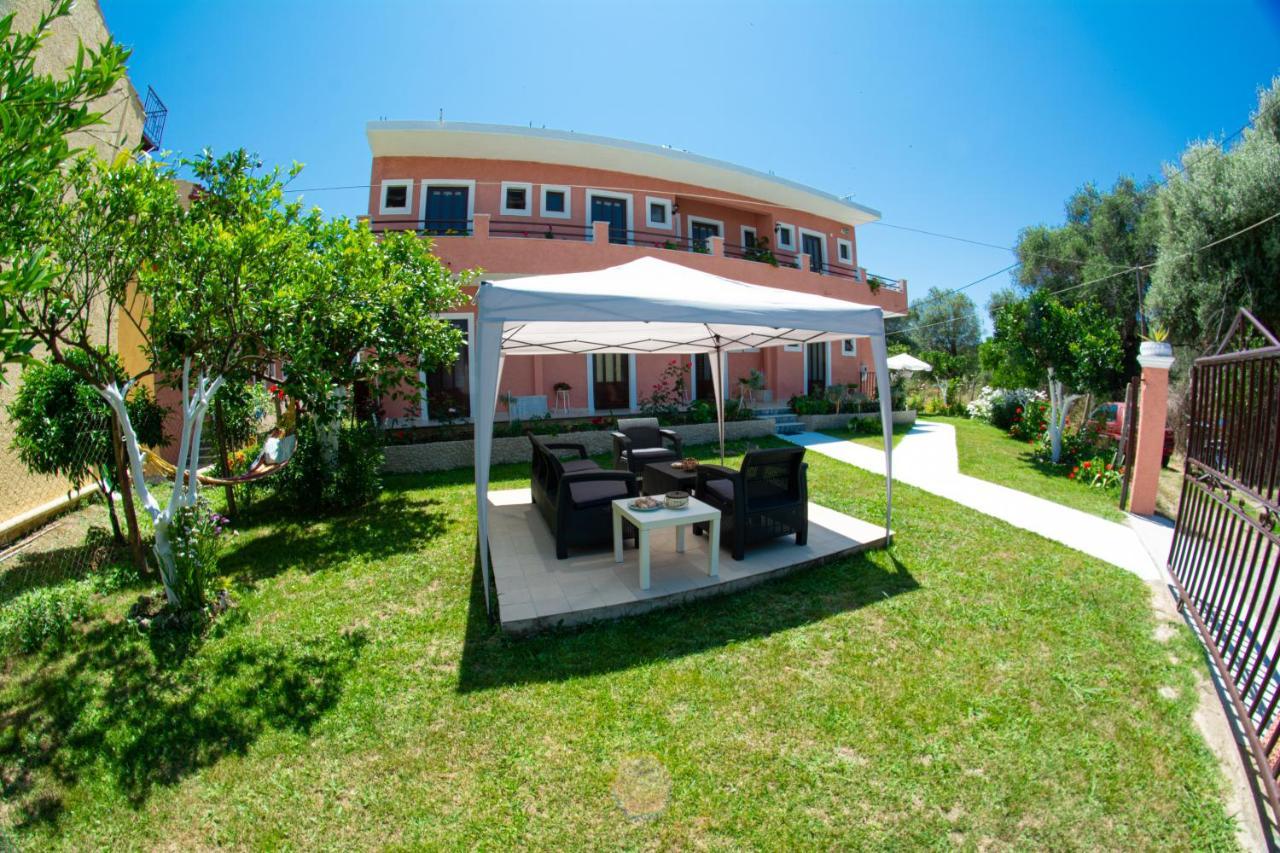 Costas Apartments Meszongí Kültér fotó