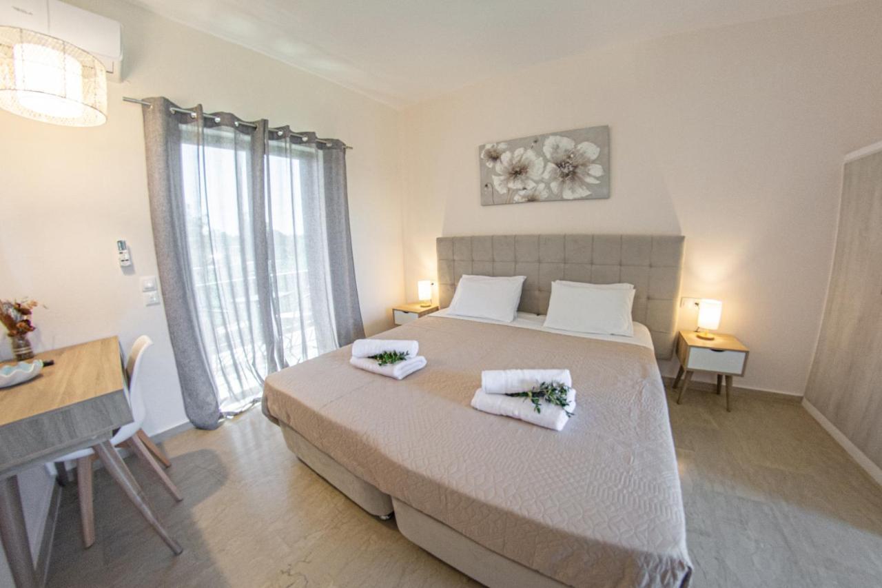 Costas Apartments Meszongí Kültér fotó